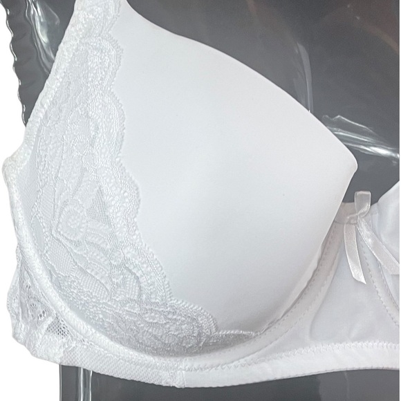 VADALALA White Lace Detail Underwire Padded Bra. Size 42 D - Picture 2 of 9